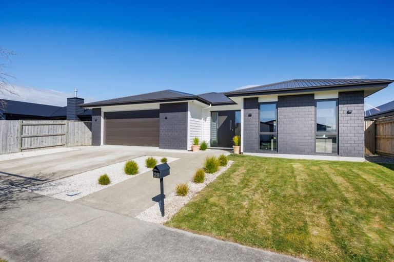 Photo of property in 29 Sardinia Grove, Fitzherbert, Palmerston North, 4410