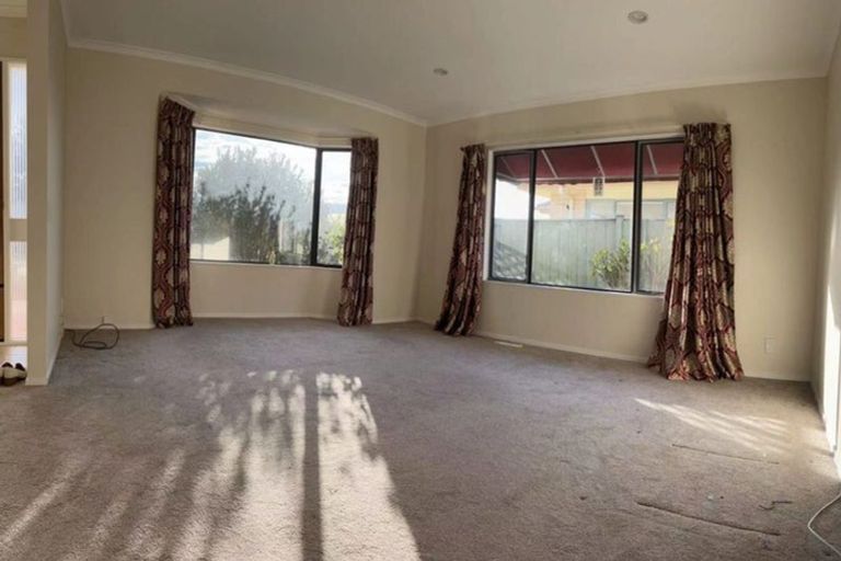 Photo of property in 16 Middlefield Drive, East Tamaki Heights, Auckland, 2016