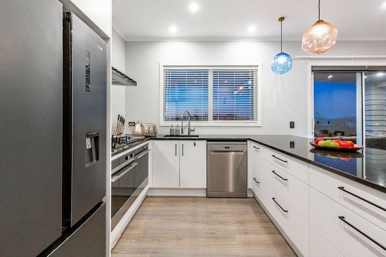 Photo of property in 3 Okataina Way, Aotea, Porirua, 5024