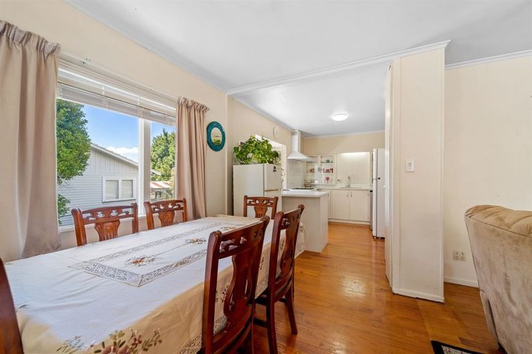 Photo of property in 27 Camelot Place, Glenfield, Auckland, 0629