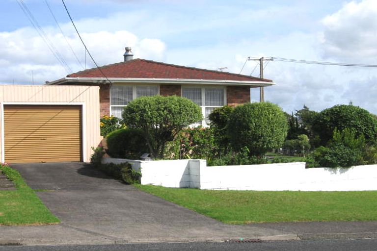 Photo of property in 3/77 Royal View Road, Te Atatu South, Auckland, 0610