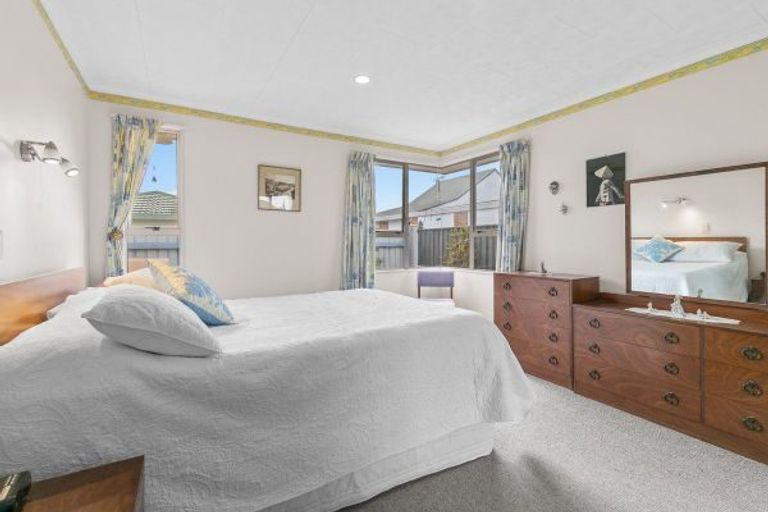 Photo of property in 12 Guildford Street, Levin, 5510