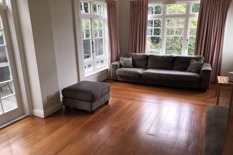 Photo of property in 9 Wadestown Road, Wadestown, Wellington, 6012