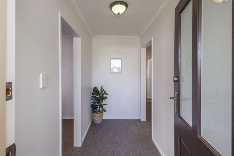 Photo of property in 12 Grange Place, Milson, Palmerston North, 4414