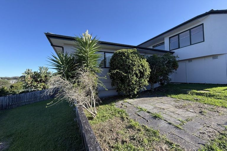 Photo of property in 11 Trotting Terrace, Fairview Heights, Auckland, 0632