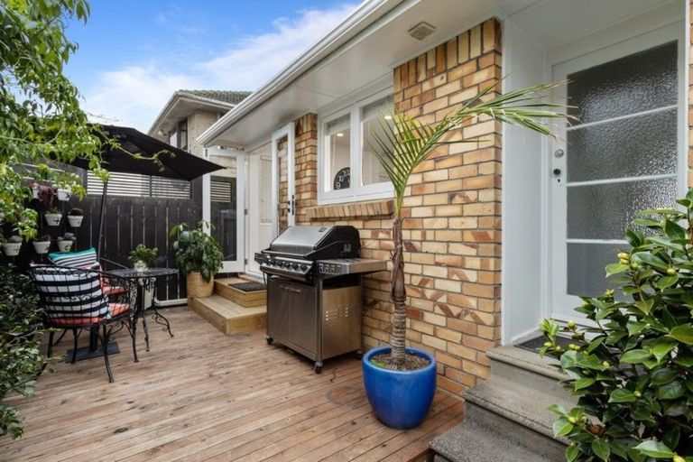 Photo of property in 22 Kervil Avenue, Te Atatu Peninsula, Auckland, 0610