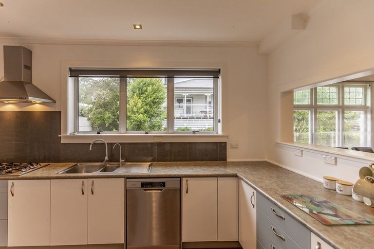 Photo of property in 2 Matthew Street, Waipawa, 4210