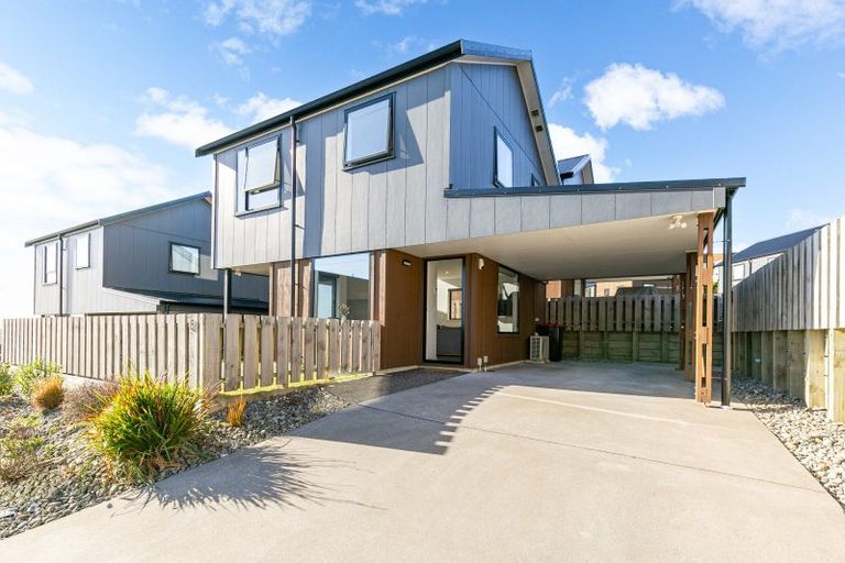 Photo of property in 8 Astelia Way, Woodridge, Wellington, 6037