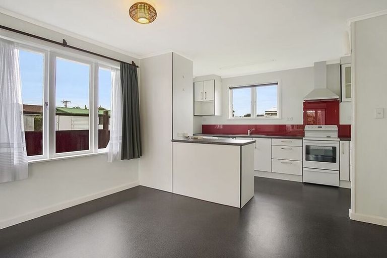Photo of property in 116 Taikata Road, Te Atatu Peninsula, Auckland, 0610