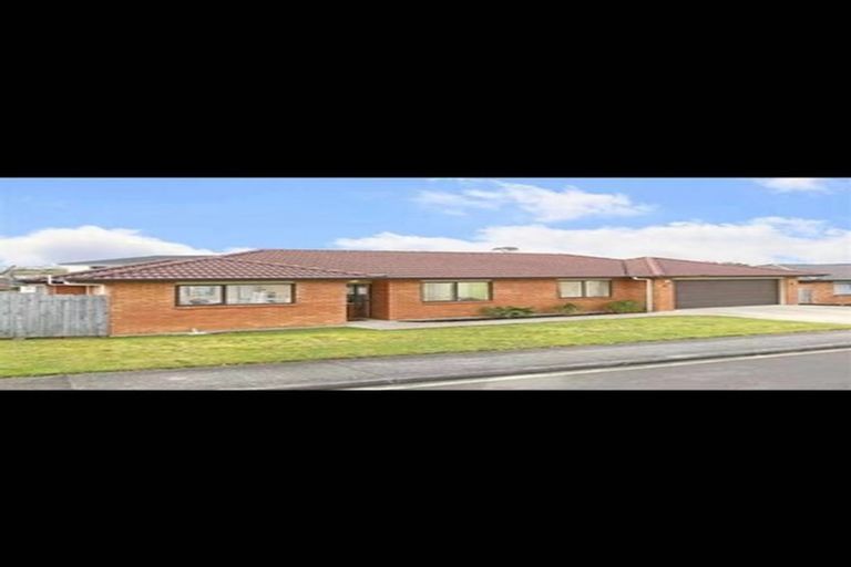 Photo of property in 33 South Kensington Way, Henderson, Auckland, 0612
