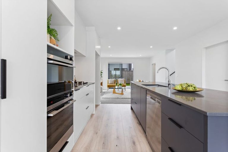 Photo of property in 5 Parkmore Drive, Rosehill, Papakura, 2113