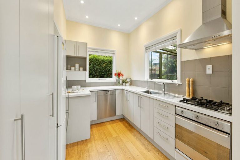 Photo of property in 38 Corson Avenue, Beckenham, Christchurch, 8023