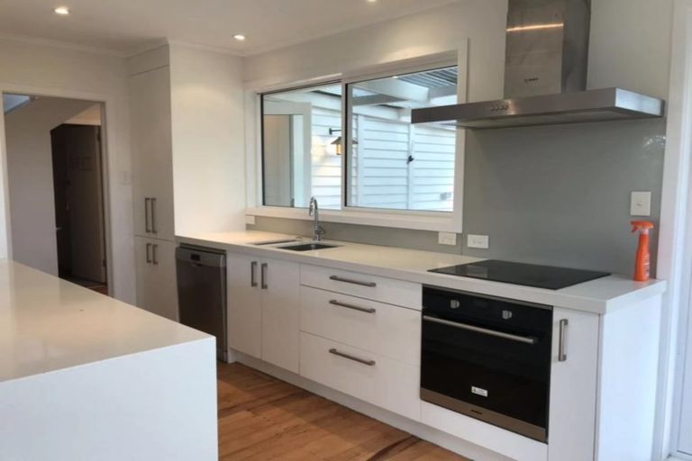 Photo of property in 21 Channel Road, Campbells Bay, Auckland, 0630