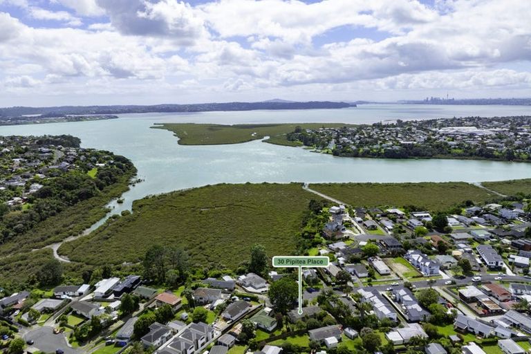 Photo of property in 30 Pipitea Place, Massey, Auckland, 0614