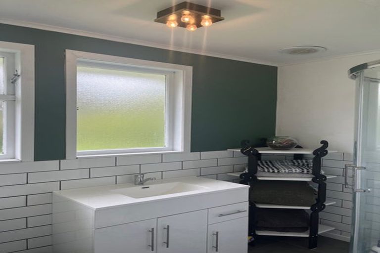 Photo of property in 15 Wiremu Place, Blagdon, New Plymouth, 4310