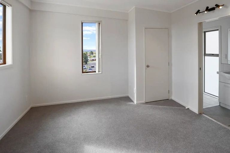 Photo of property in 16 Merlot Lane, Pukekohe, 2120