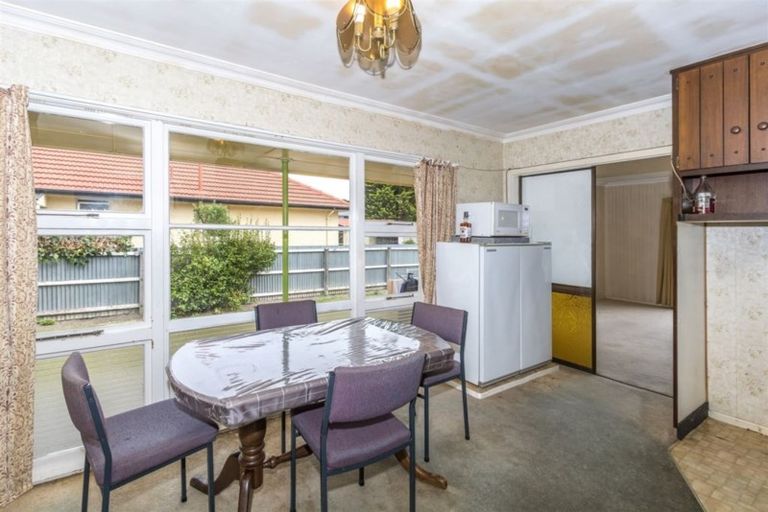 Photo of property in 1 Brookby Crescent, Avonhead, Christchurch, 8042