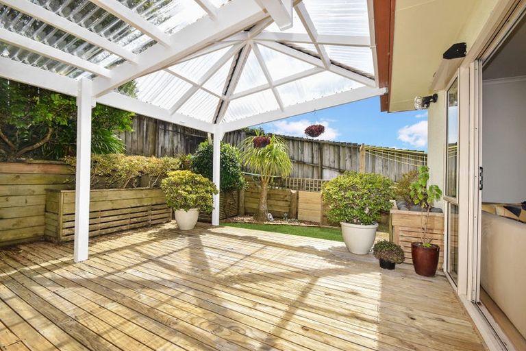 Photo of property in 20 Longview Rise, Massey, Auckland, 0614