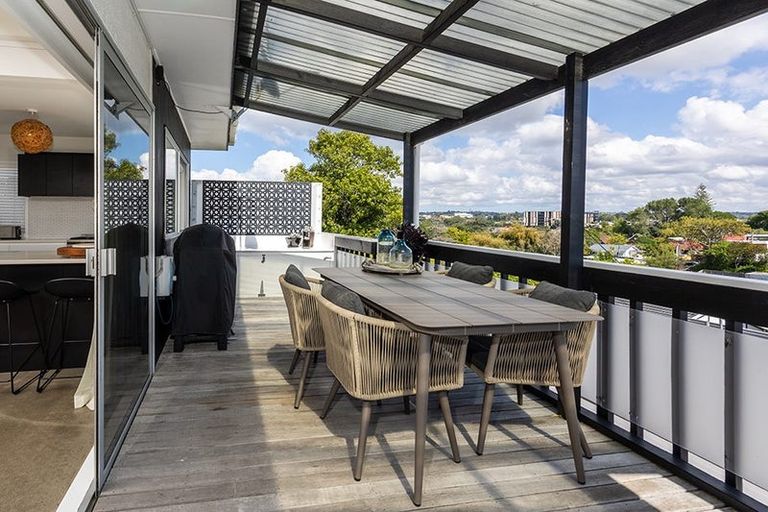 Photo of property in 1/23 Hart Road, Hauraki, Auckland, 0622