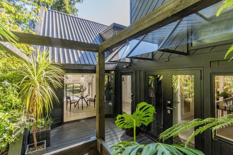 Photo of property in 43 Kohu Road, Titirangi, Auckland, 0604