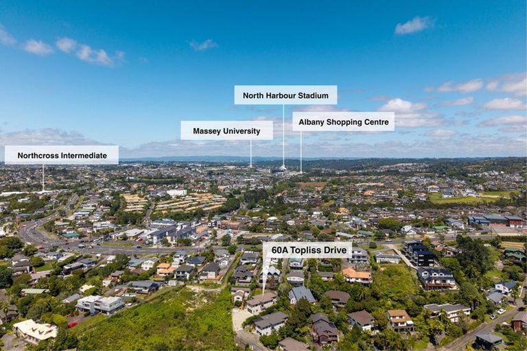 Photo of property in 60a Topliss Drive, Northcross, Auckland, 0632