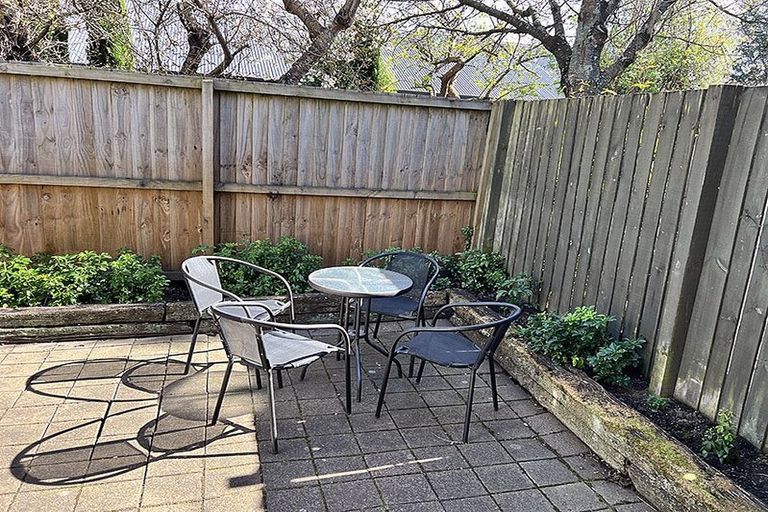 Photo of property in 2/39 Derby Street, St Albans, Christchurch, 8014