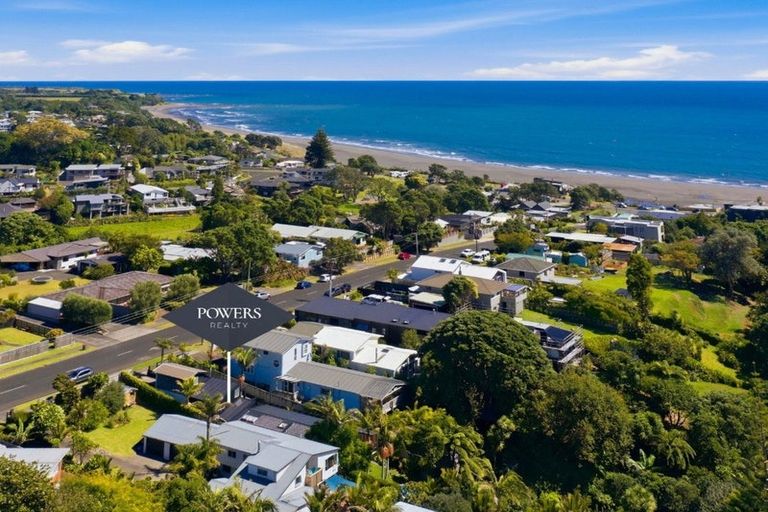 Photo of property in 37 Wairau Road, Oakura, 4314
