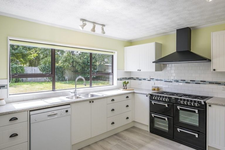 Photo of property in 18 The Avenue, Paraparaumu Beach, Paraparaumu, 5032