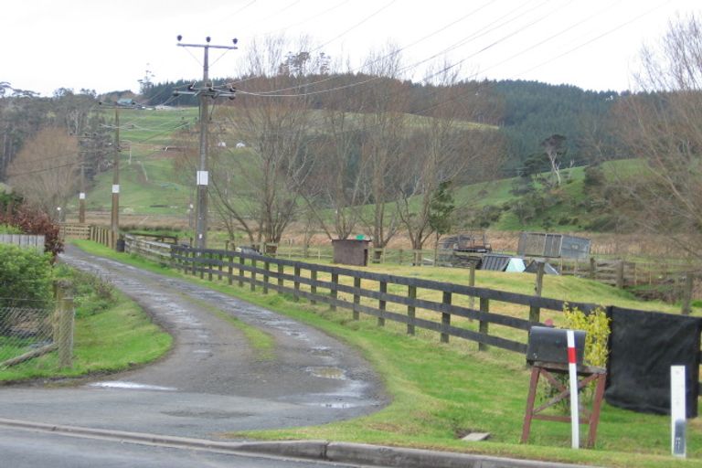 Photo of property in 70 Awaroa Road, Helensville, 0800