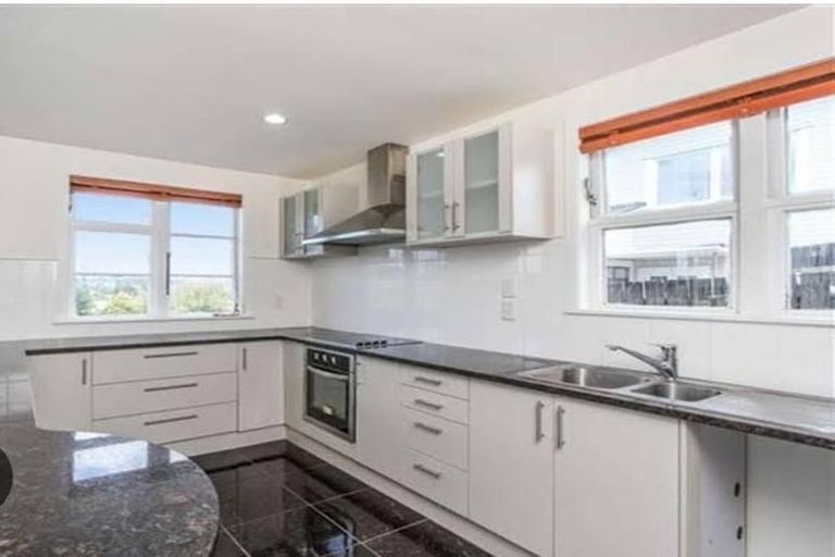 Photo of property in 2/18 Tahi Terrace, Glen Eden, Auckland, 0602