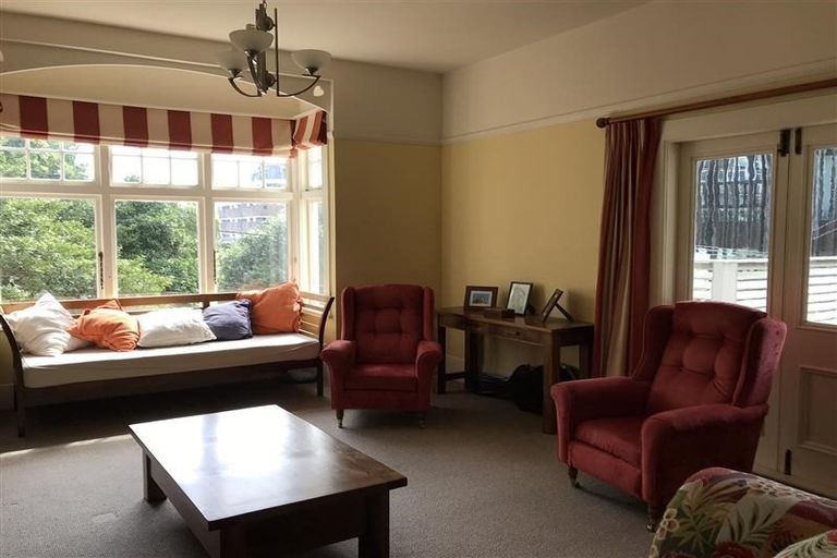 Photo of property in 58 Kelburn Parade, Kelburn, Wellington, 6012