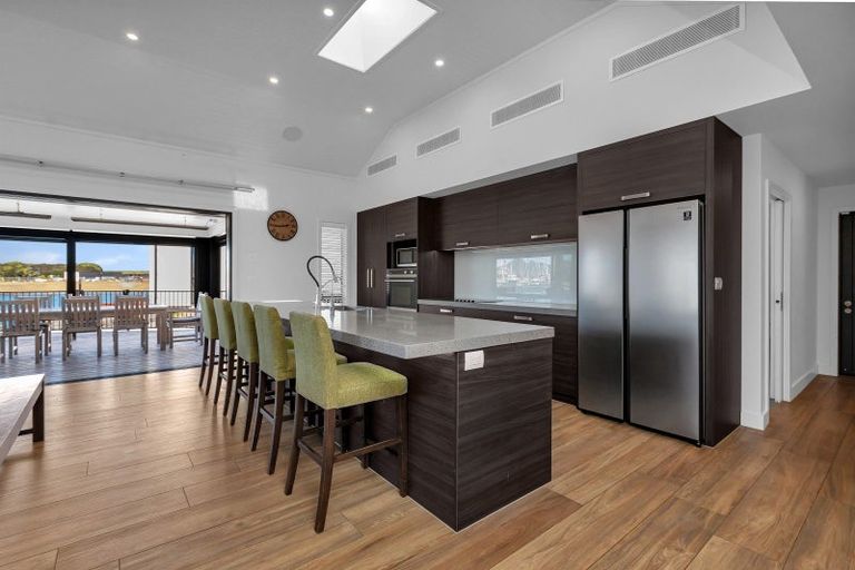 Photo of property in 25 Waitemata Drive, One Tree Point, 0118