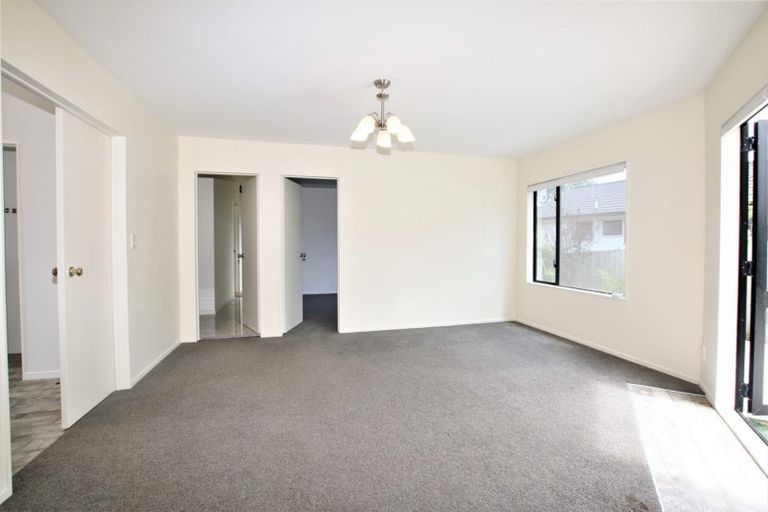 Photo of property in 1/10 Altair Place, Windsor Park, Auckland, 0632