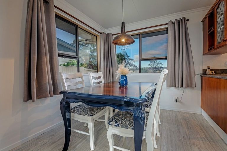 Photo of property in 21 Lyndale Place, Kelvin Grove, Palmerston North, 4414