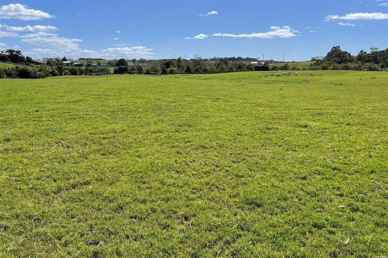 Photo of property in 28 Durey Road, Dairy Flat, 0792