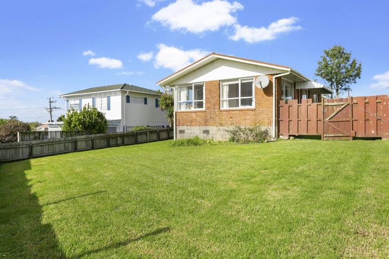 Photo of property in 3/97 Golf Road, New Lynn, Auckland, 0600