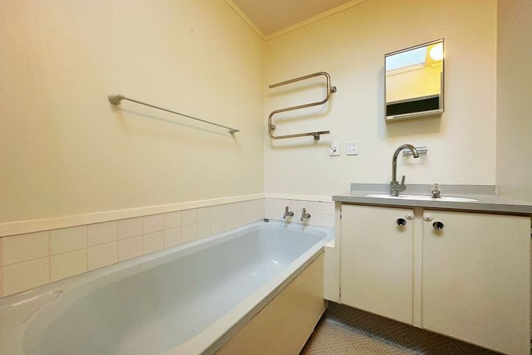 Photo of property in 6/60 Nikau Street, New Lynn, Auckland, 0600