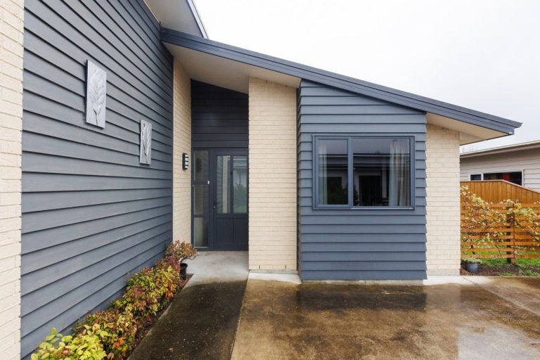 Photo of property in 4 Northbrook Court, Roslyn, Palmerston North, 4414