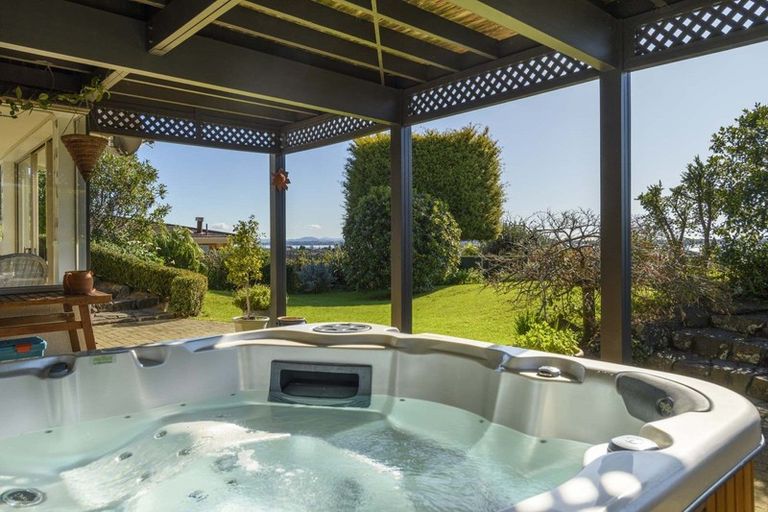 Photo of property in 18 Hinewa Road, Otumoetai, Tauranga, 3110