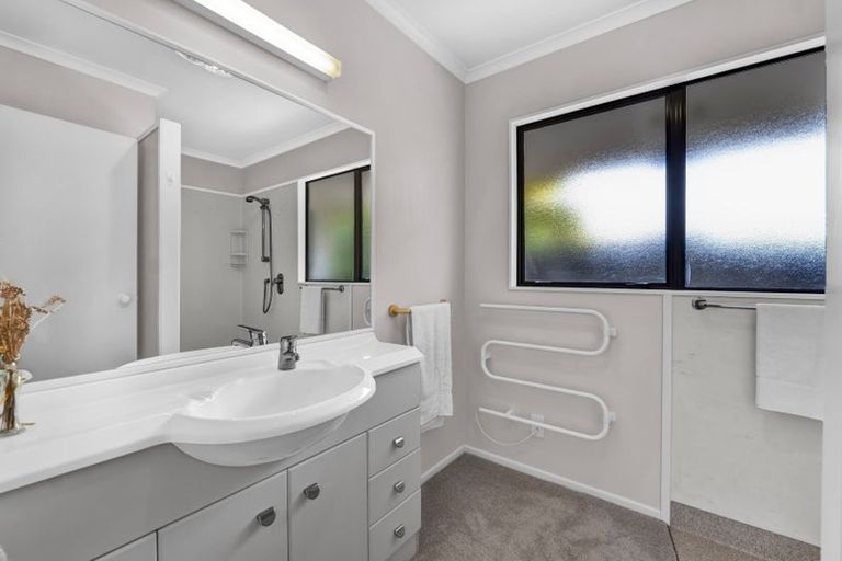 Photo of property in 6 Kellyville Heights, Merrilands, New Plymouth, 4312