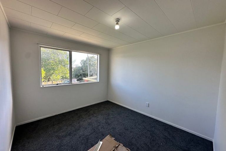 Photo of property in 4 Garton Drive, Massey, Auckland, 0614