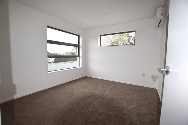 Photo of property in 62 Royal Road, Massey, Auckland, 0614