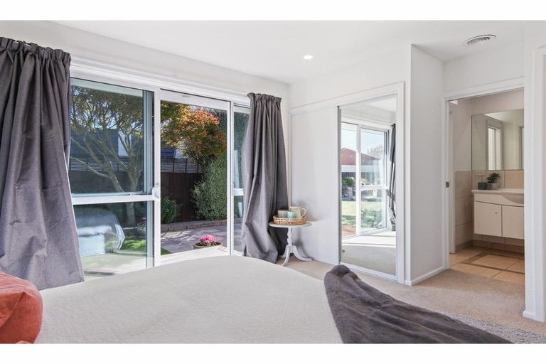 Photo of property in 19 Lombard Place, Avonhead, Christchurch, 8042