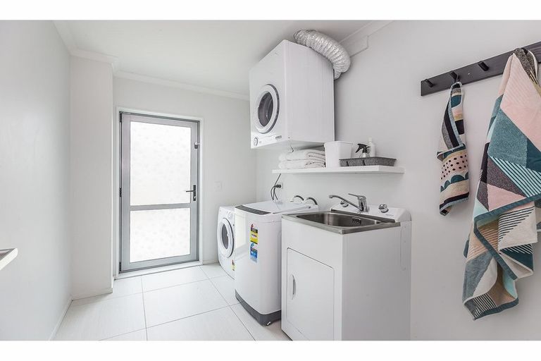 Photo of property in 19 Cresswell Place, Johnsonville, Wellington, 6037