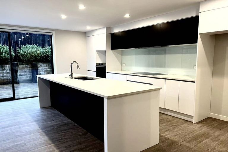 Photo of property in 22a Dallinghoe Crescent, Milford, Auckland, 0620