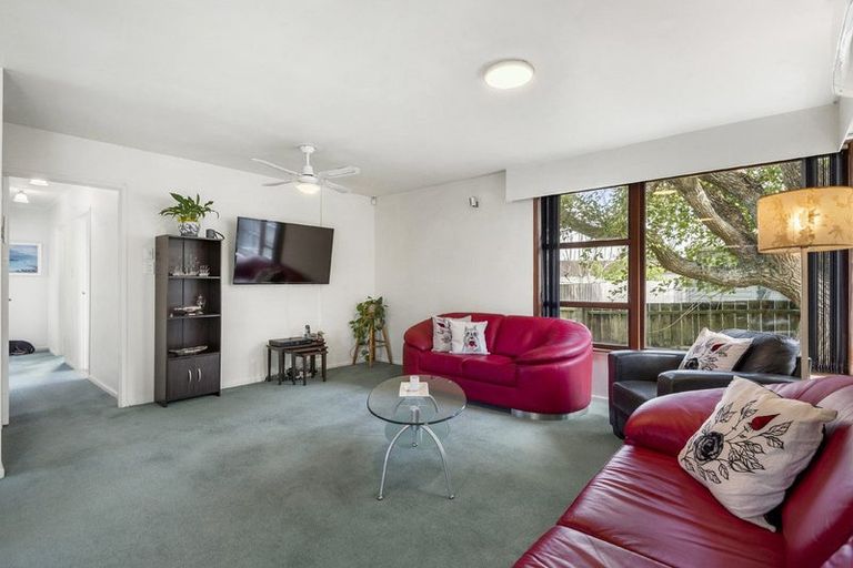 Photo of property in 7 Parakai Avenue, Parakai, 0830