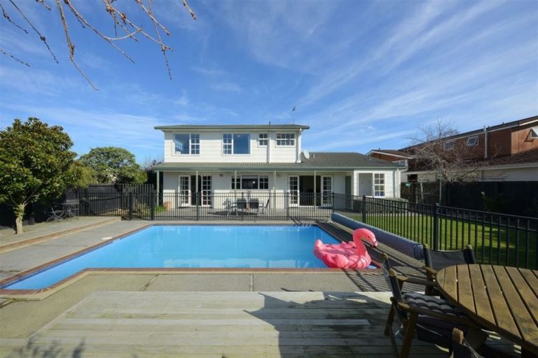 Photo of property in 11 Hillcrest Place, Avonhead, Christchurch, 8042