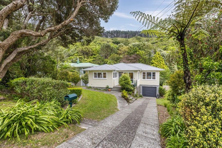 Photo of property in 52 Chester Road, Tawa, Wellington, 5028