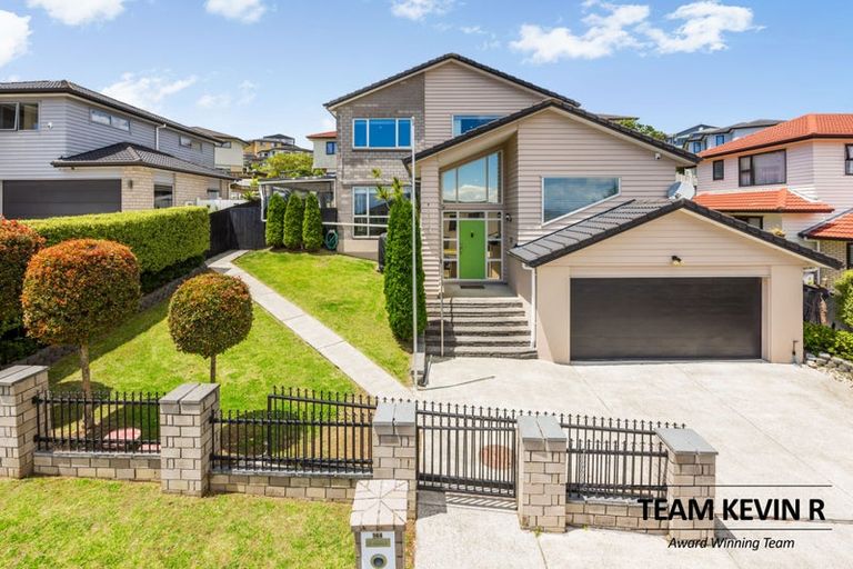 Photo of property in 144 Keri Vista Rise, Papakura, 2110