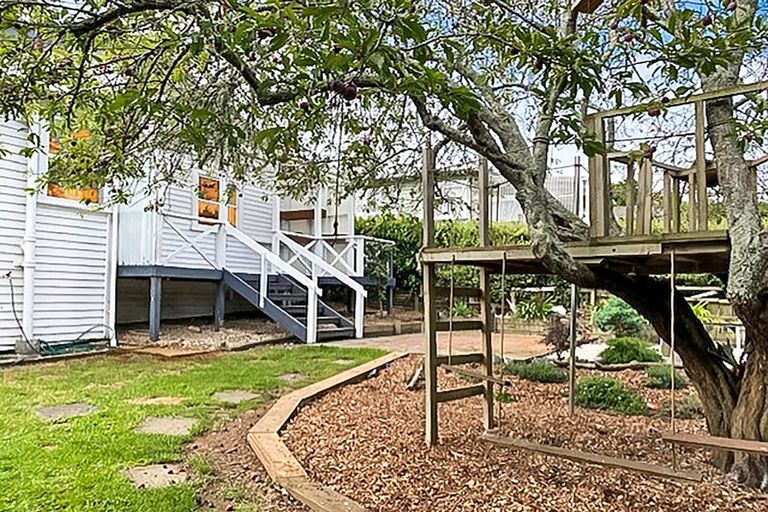 Photo of property in 2 College Street, Te Awamutu, 3800